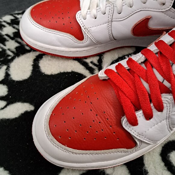 %Size 6.5Y Nike Boys Air Jordan 1 High OG Red White AJ27